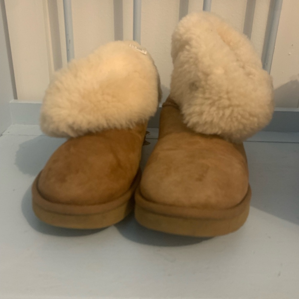 Size 11 Ugg Boots Foldover Missing Button